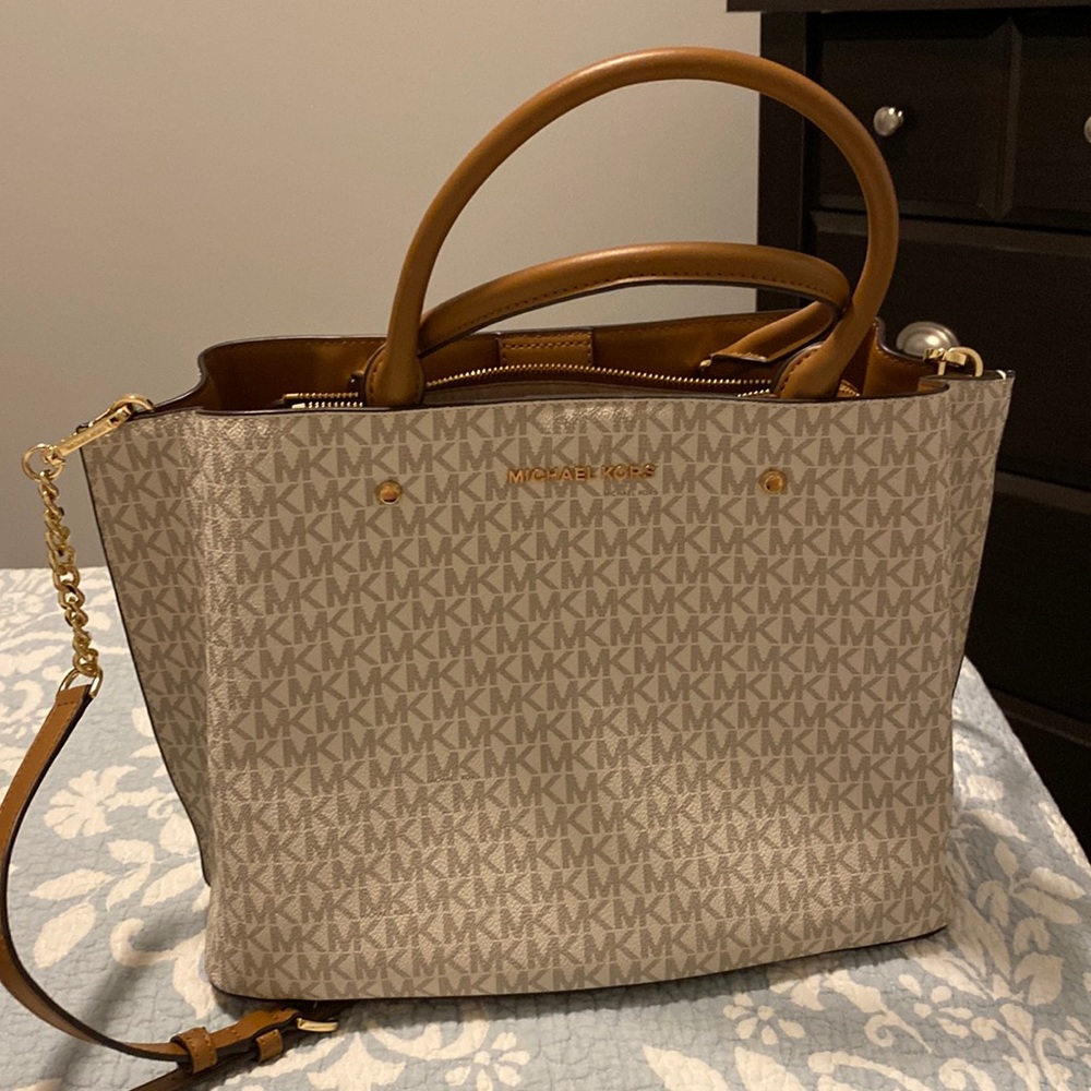 Michael Kors Signature Arielle Large Satchel in Vanilla/Acorn